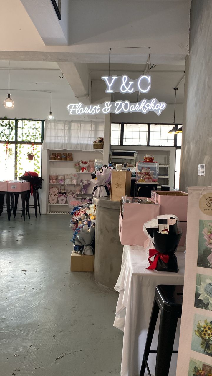 Rosesays Florist 9
